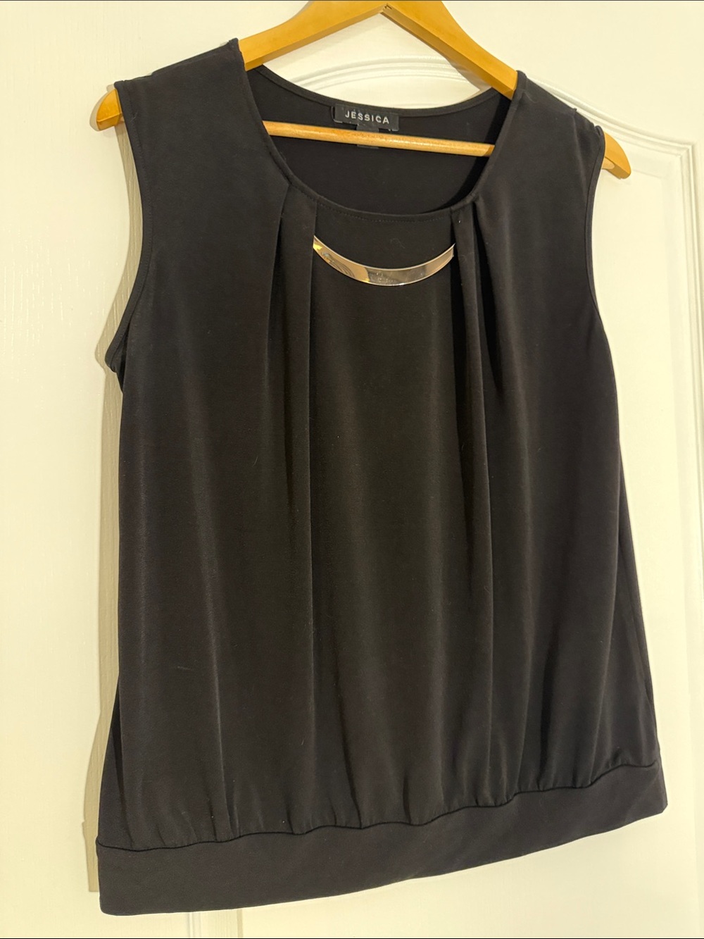 JESSICA Black Sleeveless Pleated Top Gold Hardware Bar Banded Hem L 16
